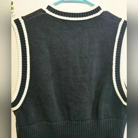 TNA Navy and White Cropped Knit Vest - Picture 6 of 11